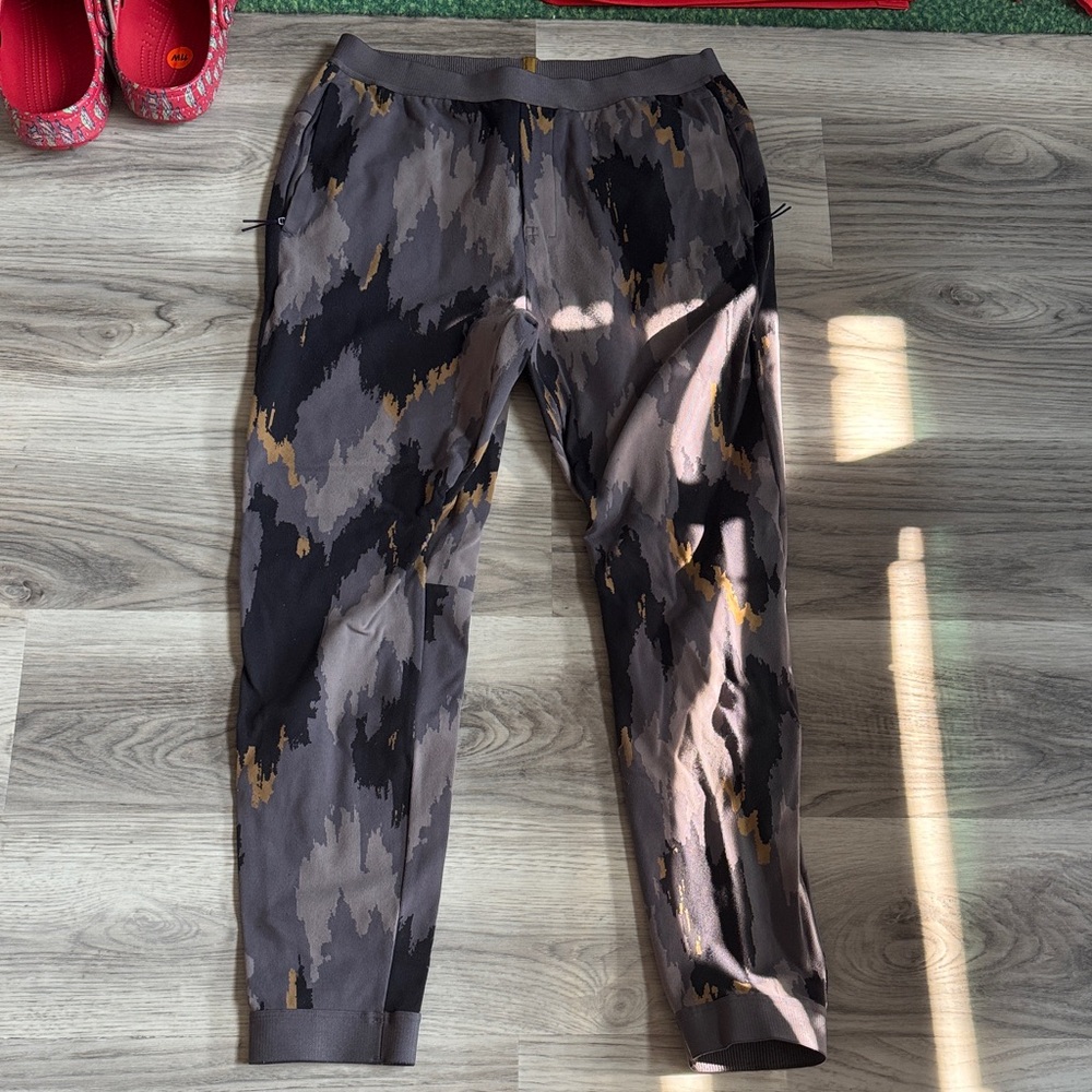 lululemon athletica Men's Camouflage Joggers
